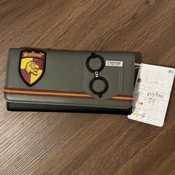 Harry Potter Gryffindor Wallet - Picture 1 of 3